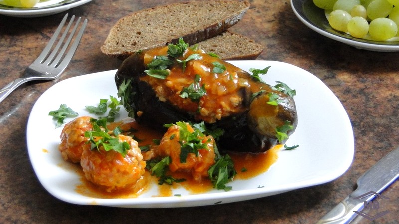 Любопытный способ фаршировки баклажанов