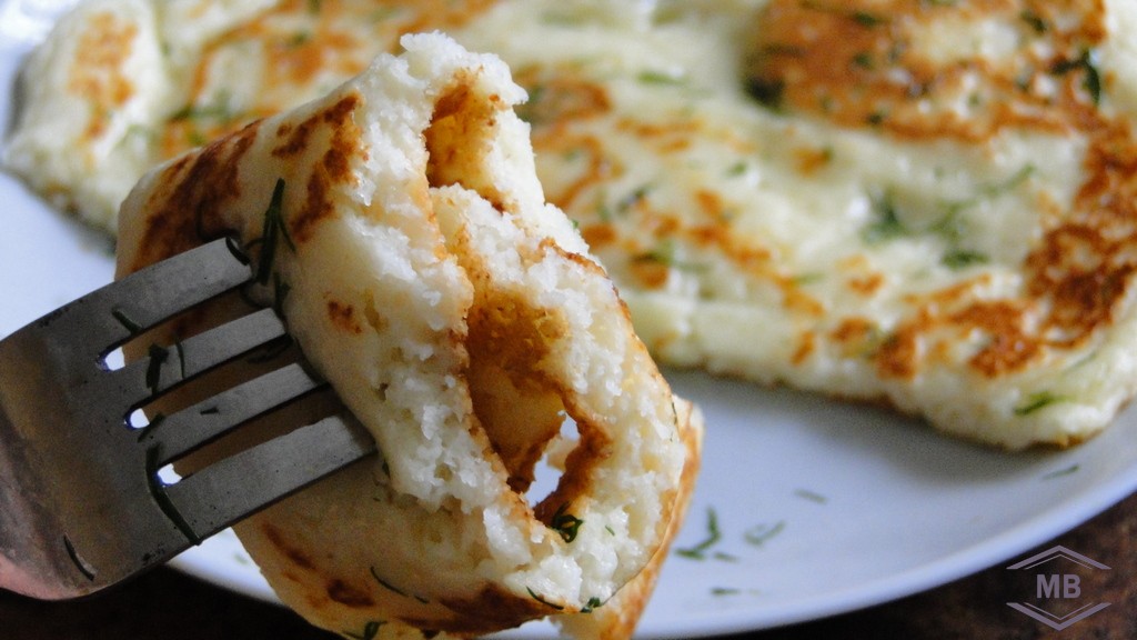 Сытные лепёшки с чесночком и зеленью понравились